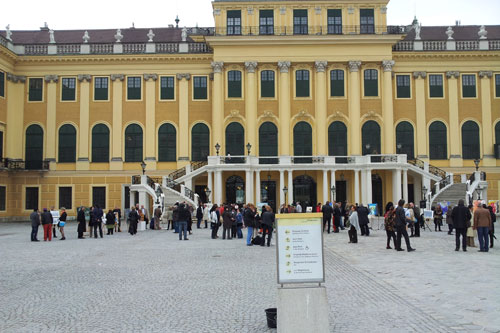 Schloss Schönbrunn - 100 Jahre Kunst in Bewegung